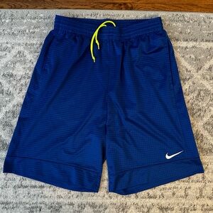 🔵⚪️ Men’s Large Nike Athletic Shorts